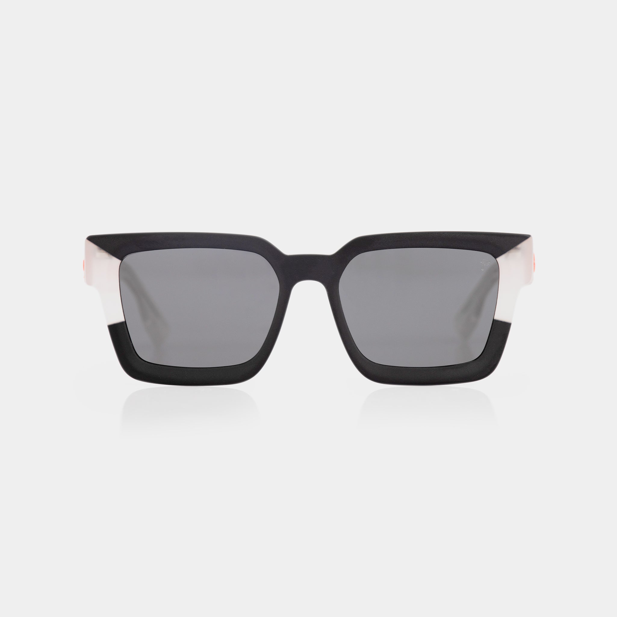 New Bilbao by Fento – trendy chess-print eyewear with a strong, structured silhouette.